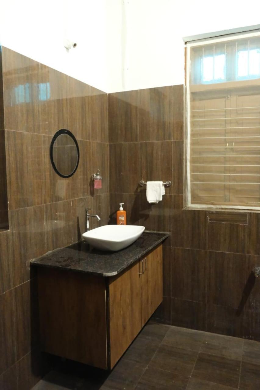 Hotel Ashirwad จูนากัดห์ ภายนอก รูปภาพ