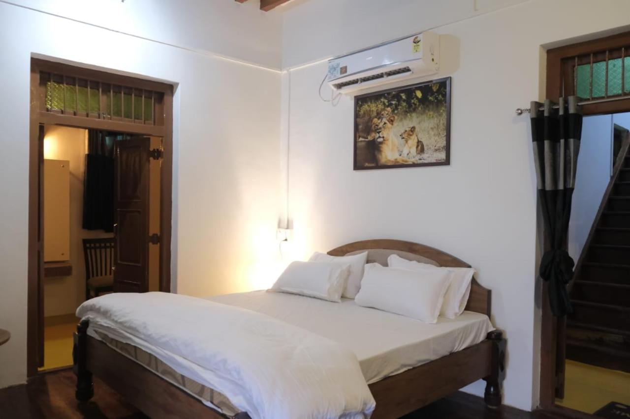 Hotel Ashirwad จูนากัดห์ ภายนอก รูปภาพ