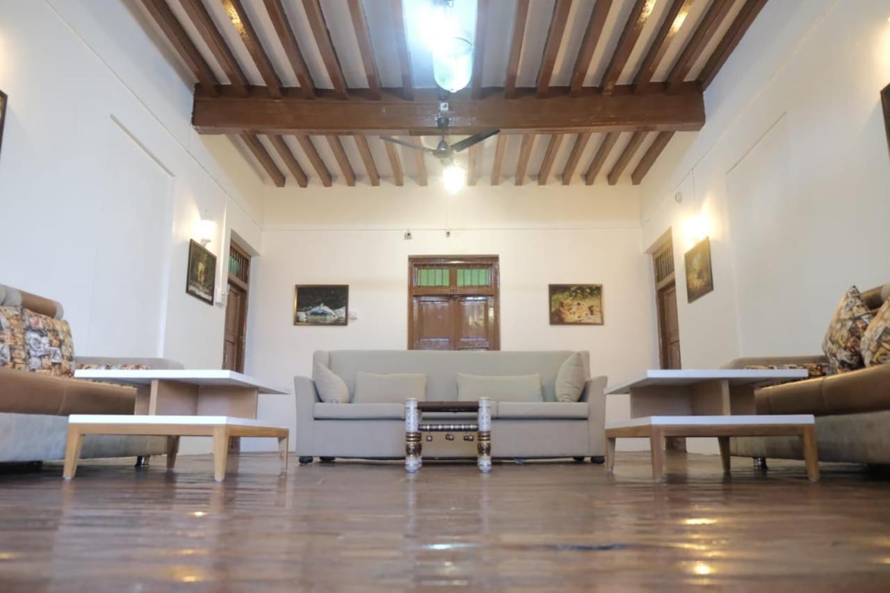 Hotel Ashirwad จูนากัดห์ ภายนอก รูปภาพ